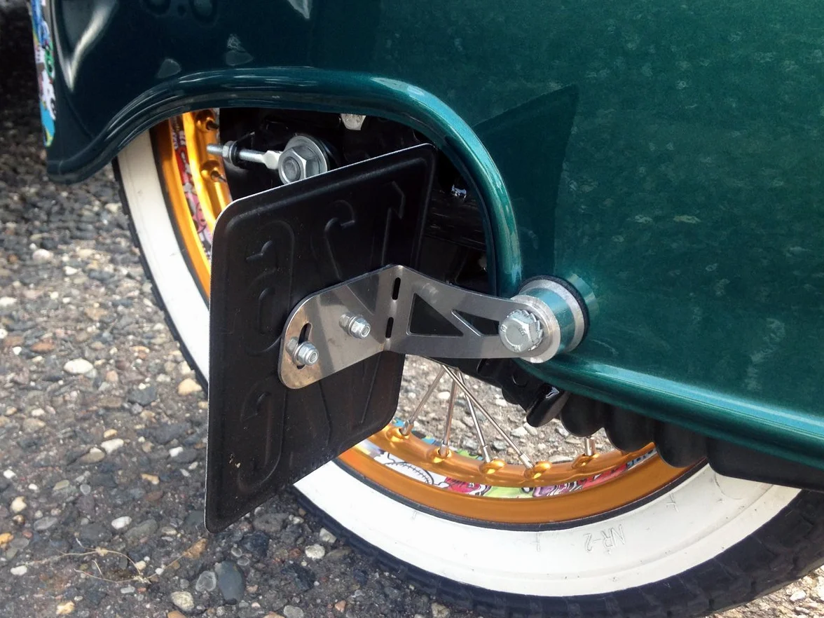 wp-s uchwyt tablicy rejestracyjnej z boku do skutera, motoroweru 50 cm³, boczny, uniwersalny uchwyt do wielu modeli, takich jak np. Speedfight 2 / 3 / 4 Speedjet itp.