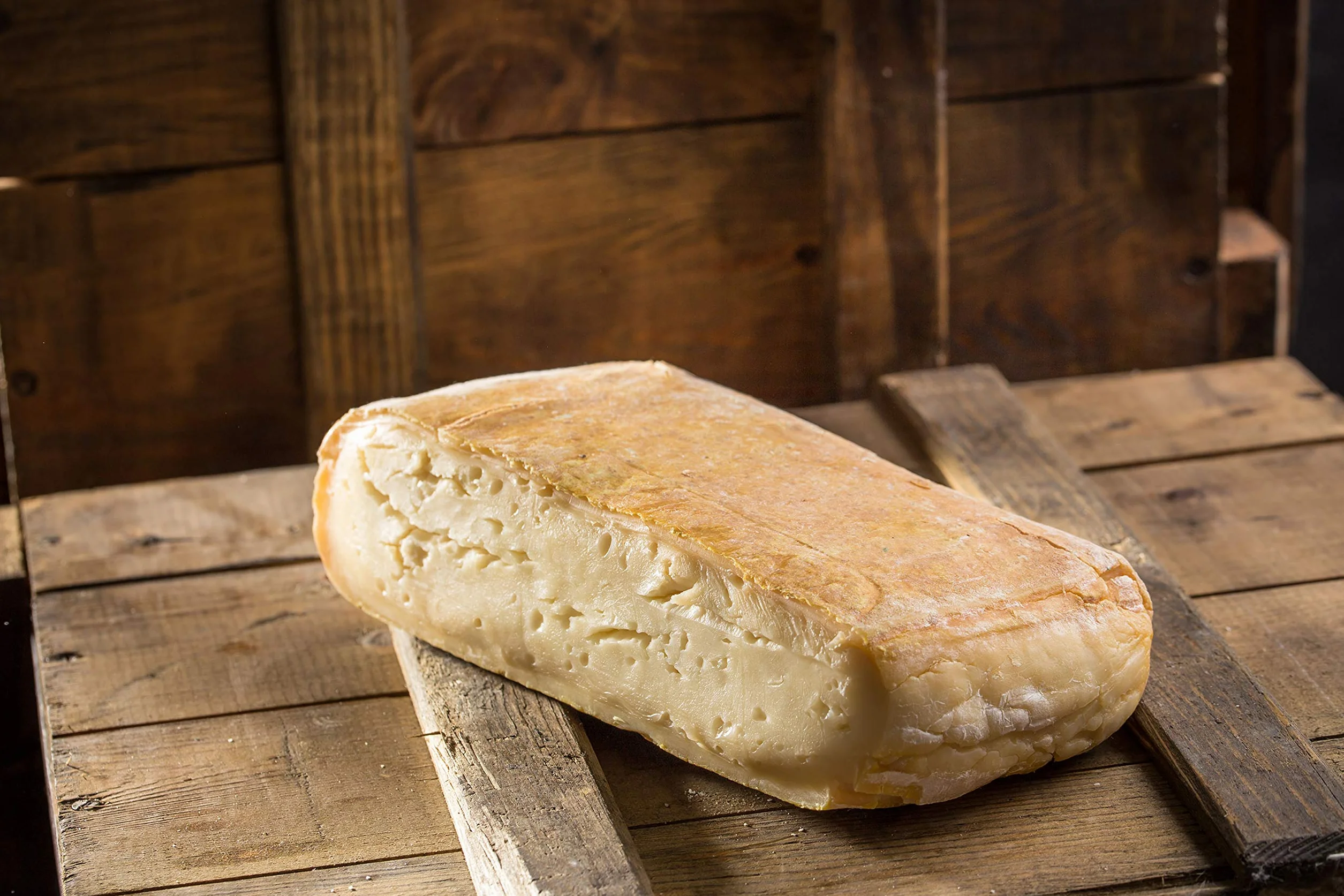 Taleggio DOP | Cow's milk cheese | Typical Italian Cheese | AOP Cheese | Hand salted | 200 gr | Delicate taste