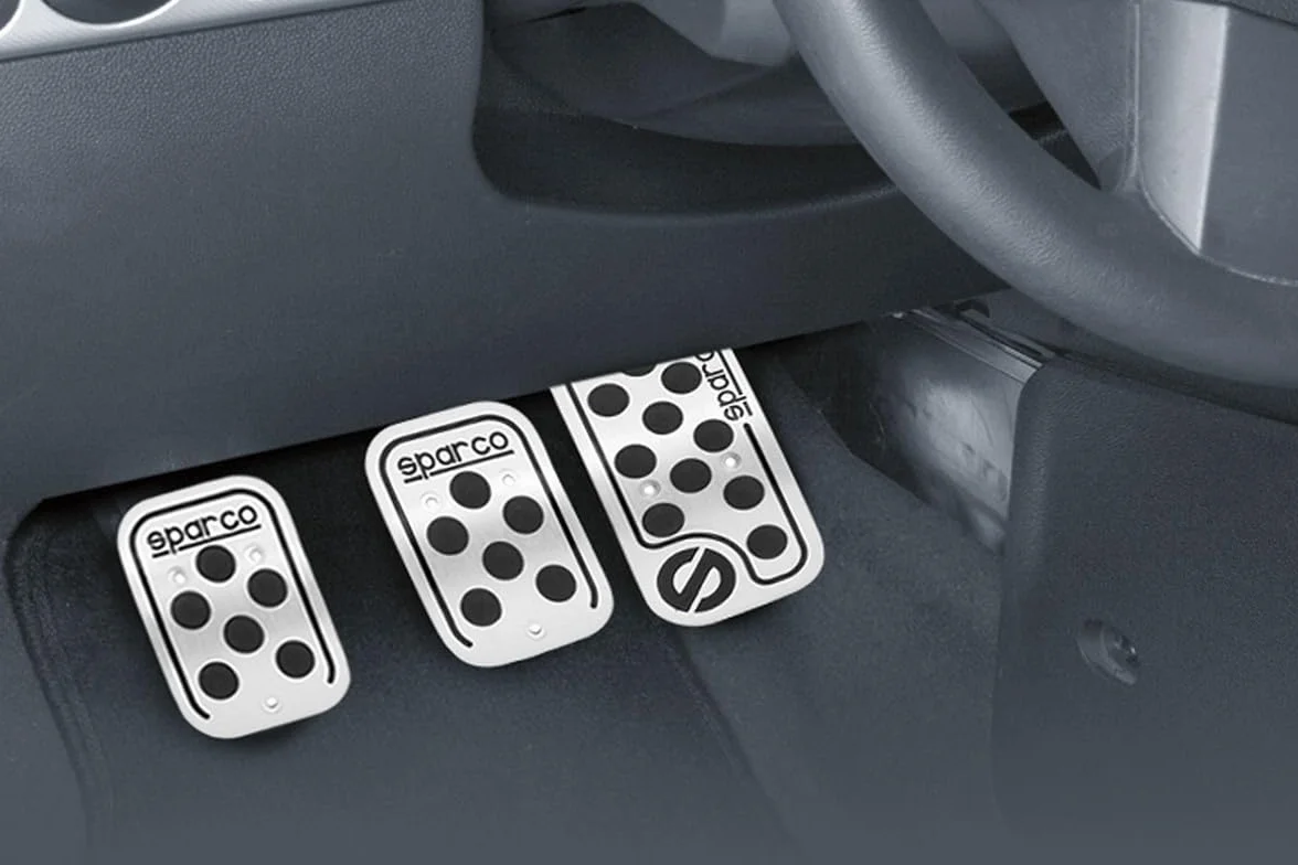 SPARCO SPC0406BK Zestaw okładzin pedałów z instrukcją montażu