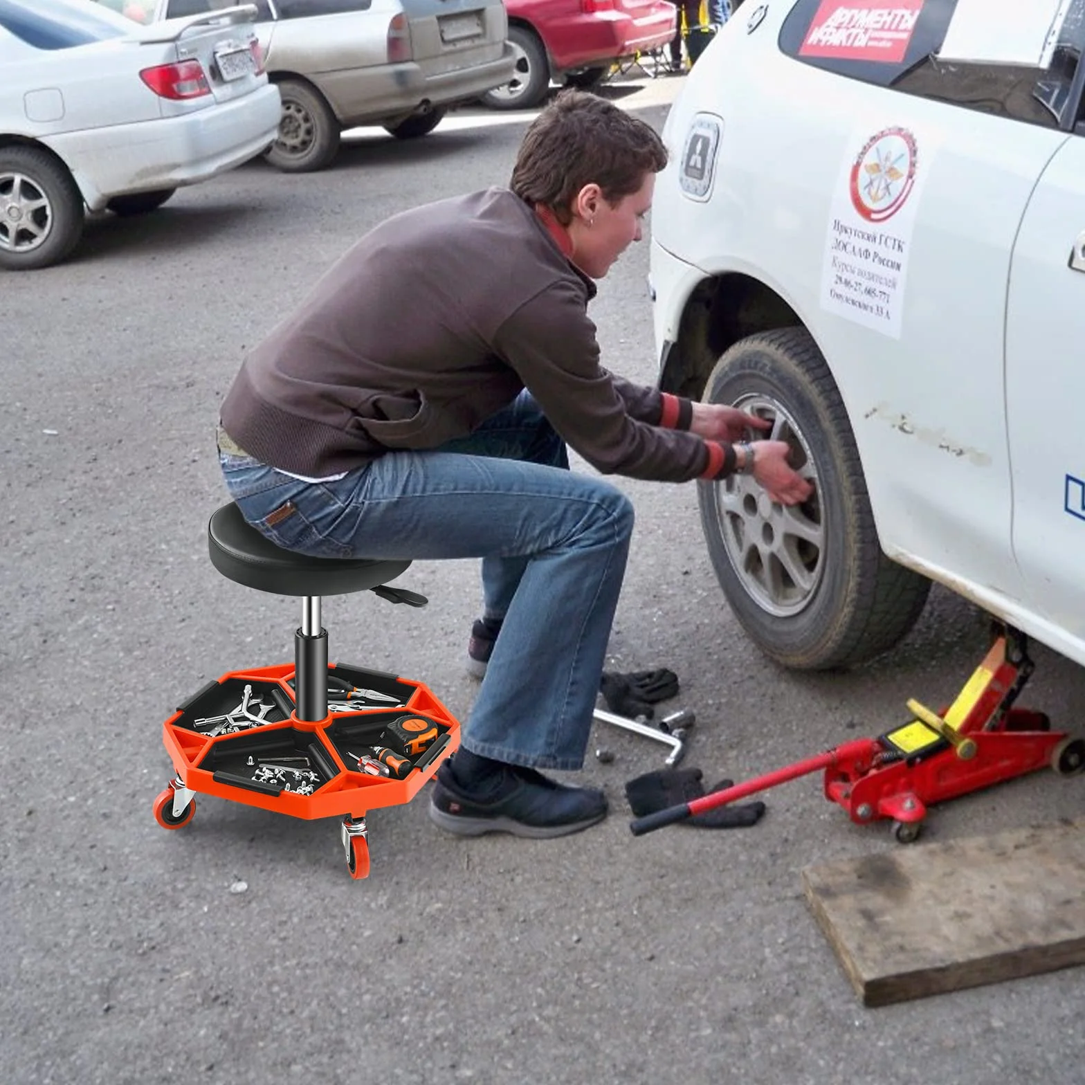 GOPLUS Taboret warsztatowy 41-56 cm z regulacją wysokości, taboret na kółkach z półką na narzędzia i 4 uniwersalnymi kółkami, funkcjonalny taboret roboczy do garażu, warsztatu naprawczego, maks.