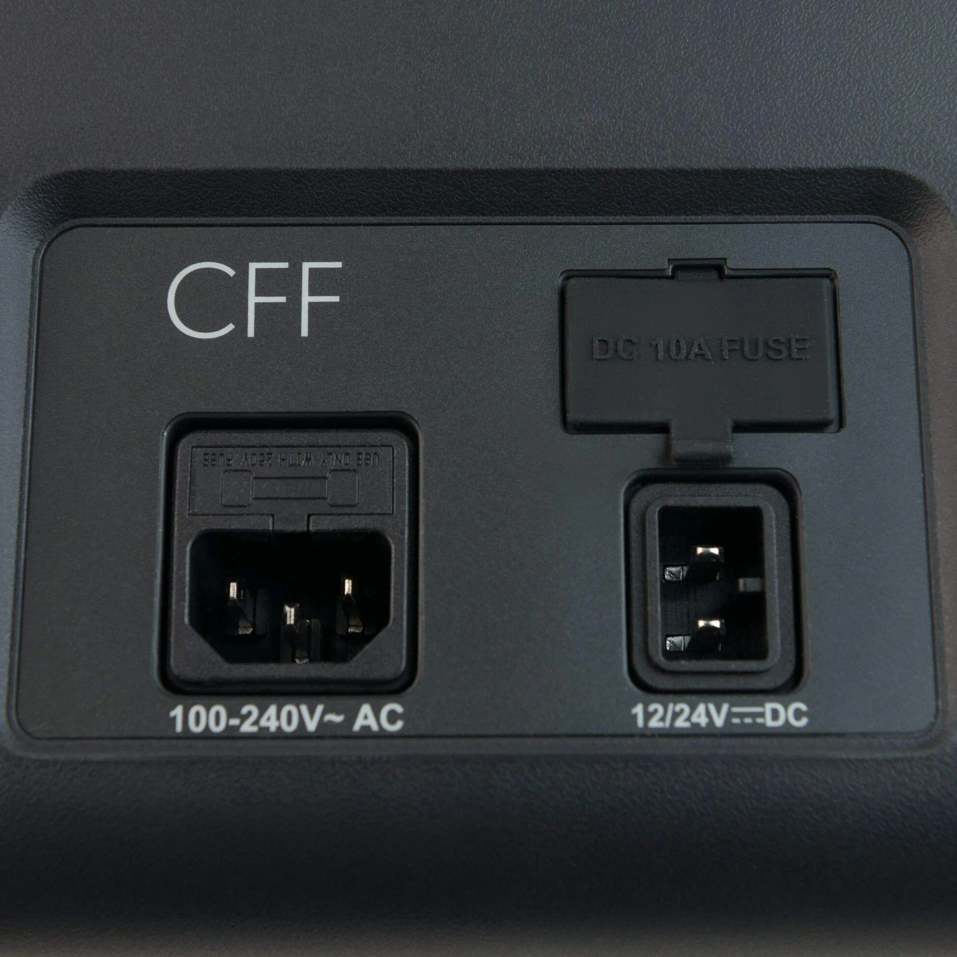 DOMETIC CFF35 lodówka kompresorowa 34L – 12/24V i 100–240V – Elektryczna lodówka i zamrażarka do auta, kampera, ciężarówki i łodzi – Mrozi do –18 °C – Lekka i energooszczędna