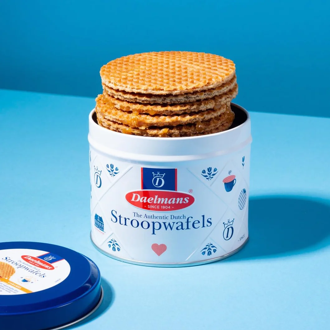 Daelmans Stroopwafel Zestaw Puszek, 9 Puszek (72 Wafle Łącznie), Średnica 9 cm Holenderski Wafel Karmelowy, Klasyczna Przekąska do Kawy