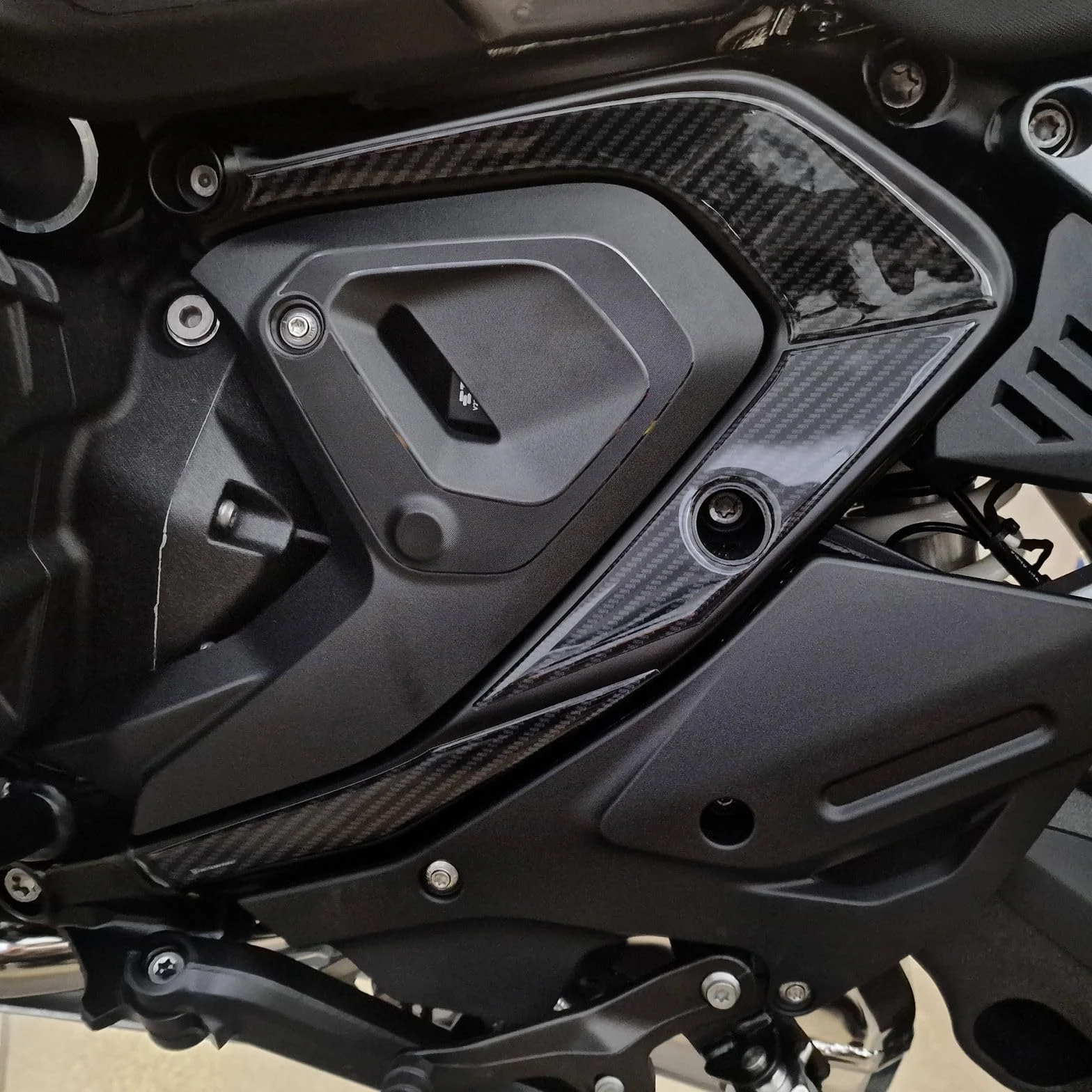 Resin Bike Naklejki Moto kompatybilne z BMW R 1300 GS - GS Adventure 2023-2025. Chronią Ramka boczna przed uderzeniami i zadrapaniami. Naklejki żywiczne z efektem 3D - wyprodukowane we Włoszech