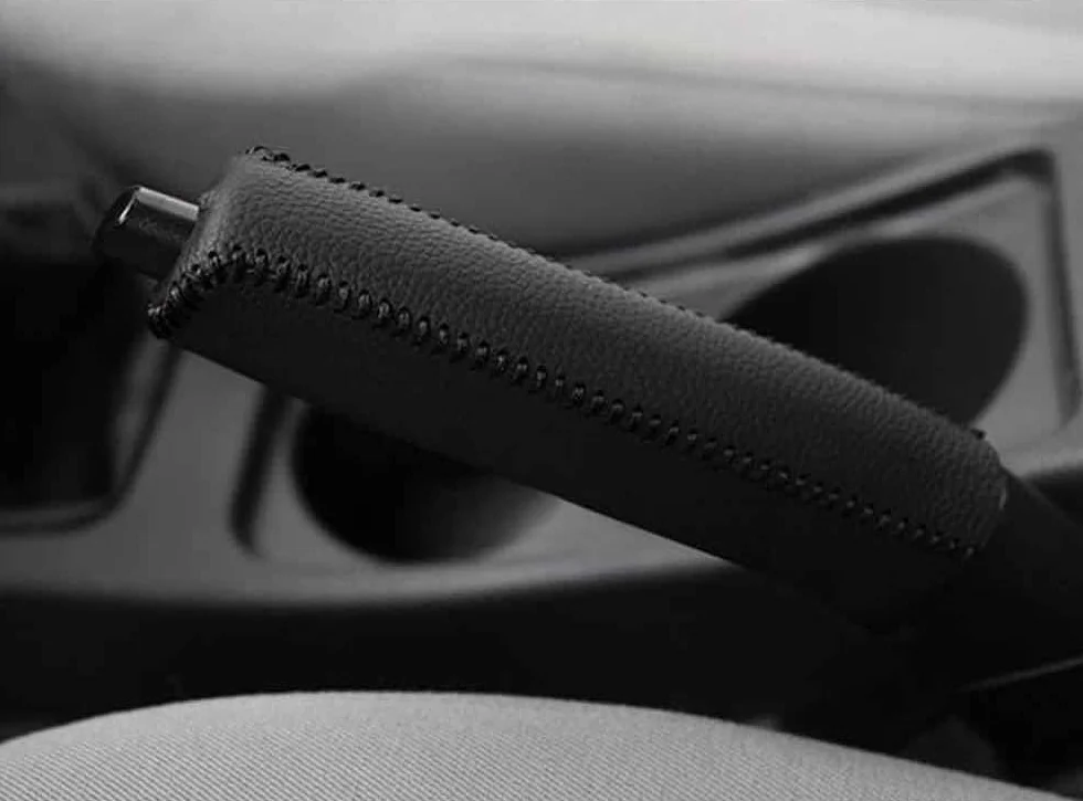 Pokrowiec na hamulec ręczny do Suzuki Swift MZ/Ez/FZ/NZ/RZ/AZ 2018-2024, skórzana antypoślizgowa osłona hamulca ręcznego odporna na zużycie osłona hamulca ręcznego akcesoria samochodowe
