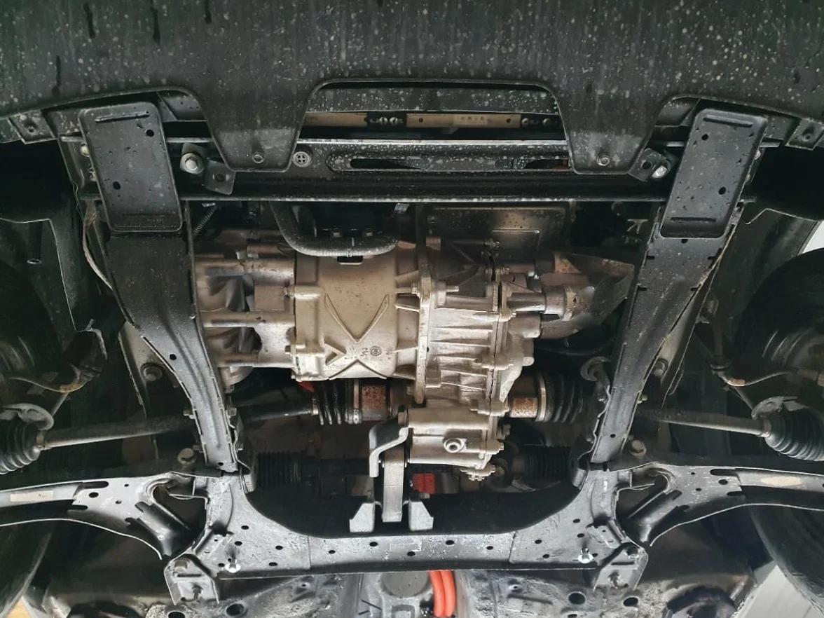 osłona metalowa pod silnikiem, kompatybilna z Dacia Spring – (2021–2025)
