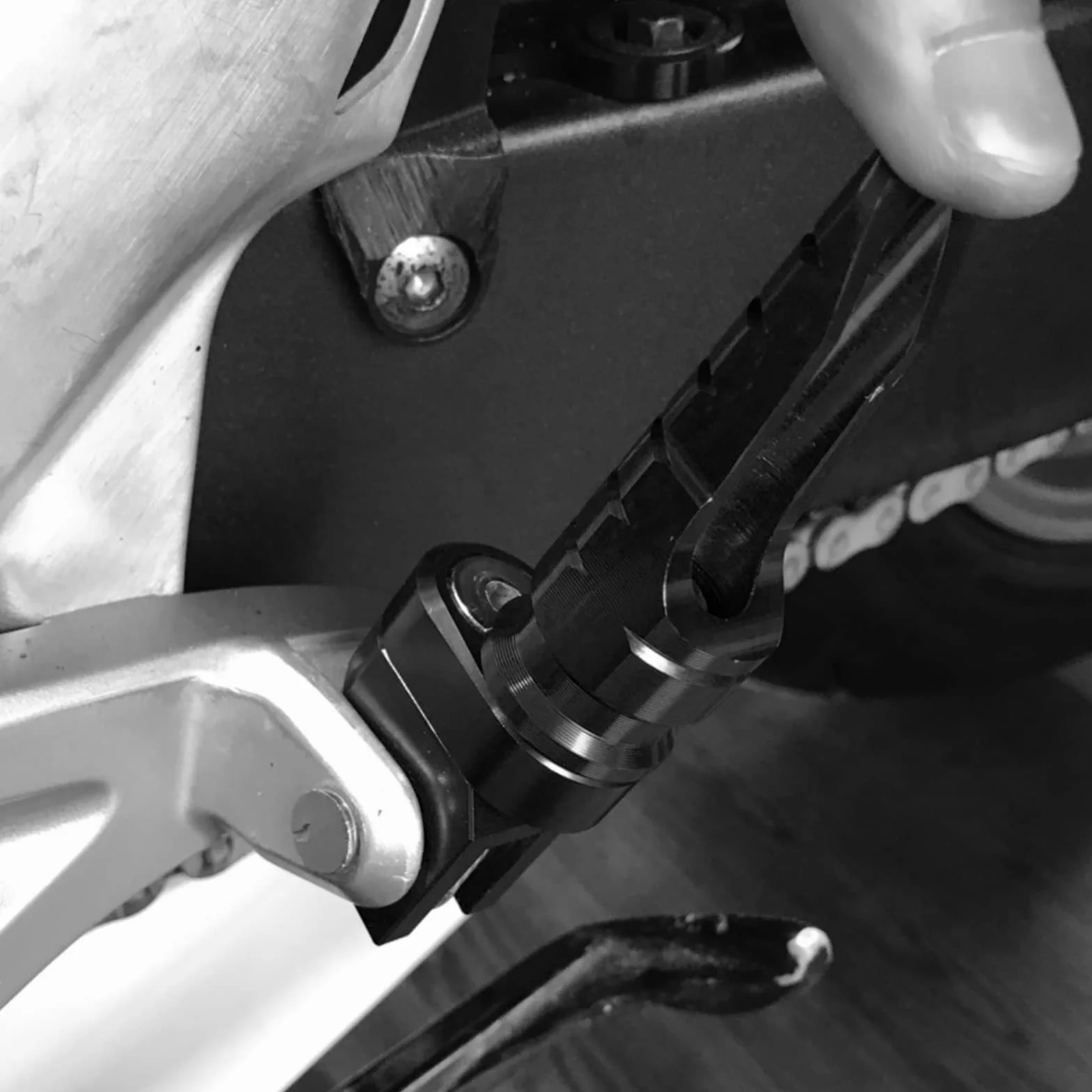 Akozon Przednie Podnóżki, Motocykl Przedni Podnóżek Pedał Stop Aluminium Zamiennik dla MV AGUSTA Brutale 800 RR RR SCS ROSSO(Czarny)