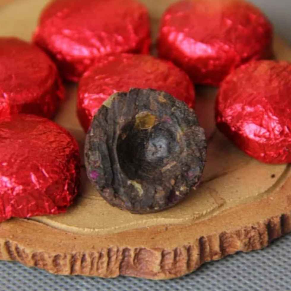 Wykwintne żelazne pudełko Herbata Pu 'er - Herbata różana Yunnan Pu' erh - Herbata Mini Tuo - Herbata czarna 75g (15 sztuk w pudełku)