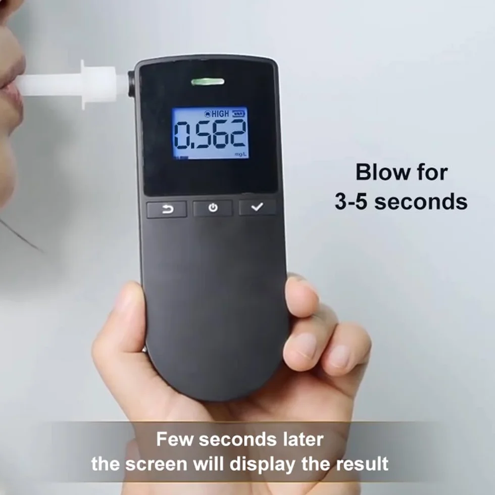 Alkomat Tester Alkoholu Alkomat Detektor Wyświetlacz LCD do użytku Osobistego i Profesjonalnego (Czarny)