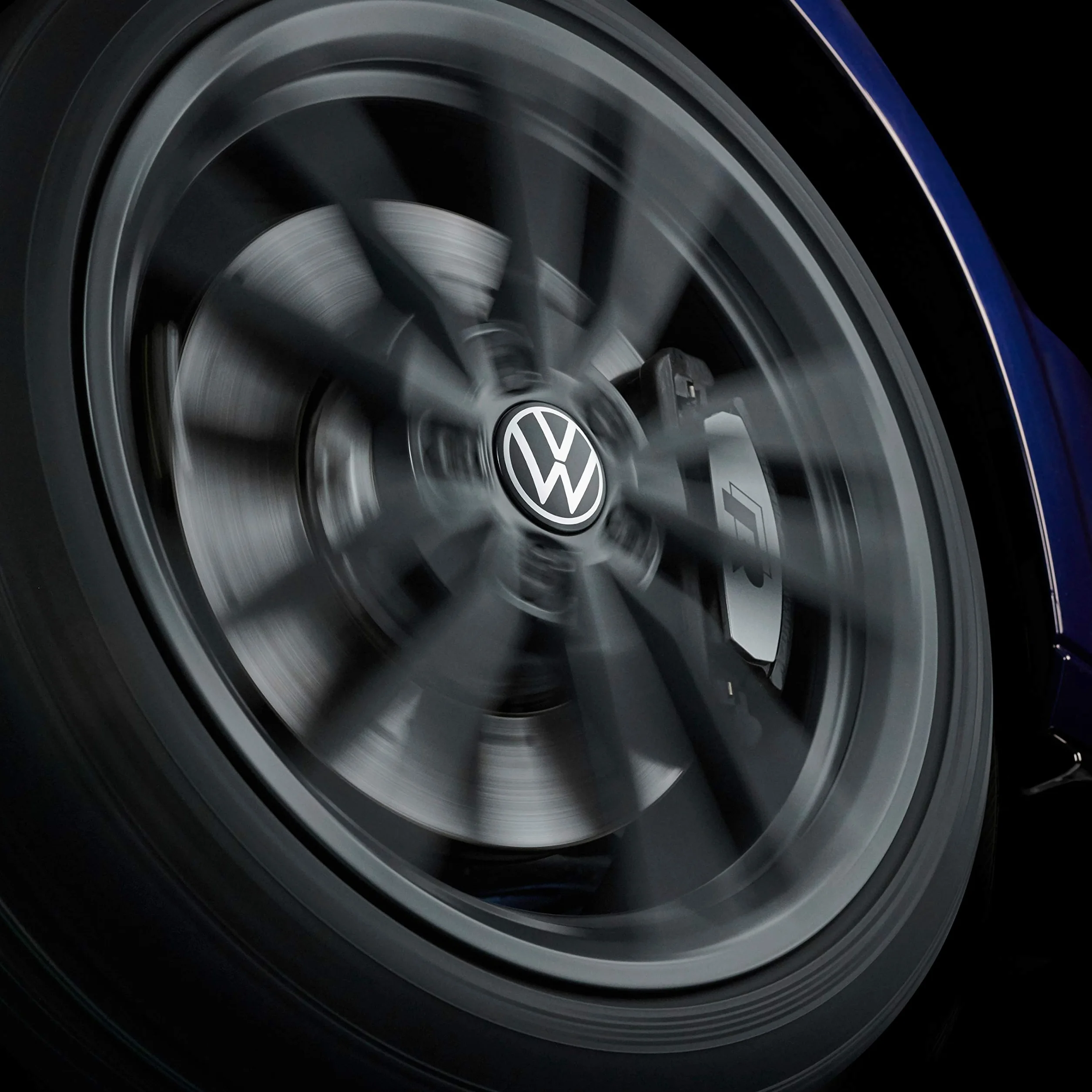 Volkswagen 000071213D zaślepka piasty do felg LM dynamiczna stojące logo