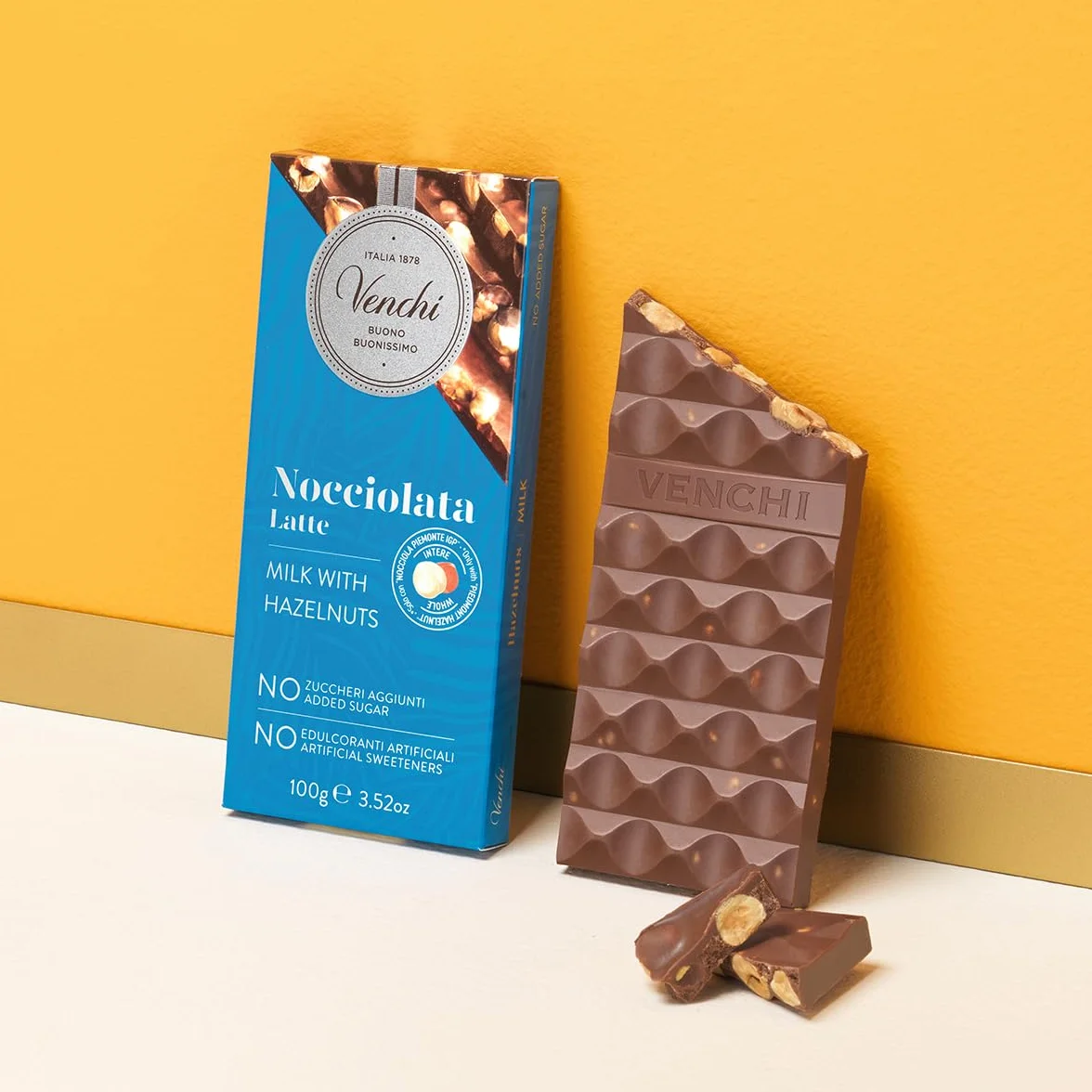 Venchi - Tabliczka Mlecznej Czekolady Nocciolata NO Added Sugar, NO Artificial Sweeteners, 100 g, z całymi „Orzechami Laskowymi z Piemontu ChOG”, Bezglutenowa, Bez Barwników i Konserwantów