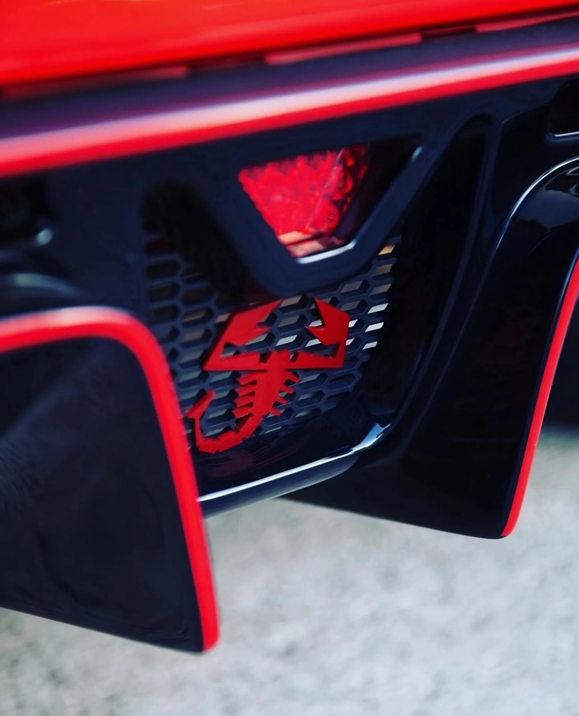 Akcesoria Logo Scorpio dla Abarth 500/595/695, Odznaka do tylnego dyfuzora, herb do siatki Fiat, odznaka wysokiej jakości i trwałości
