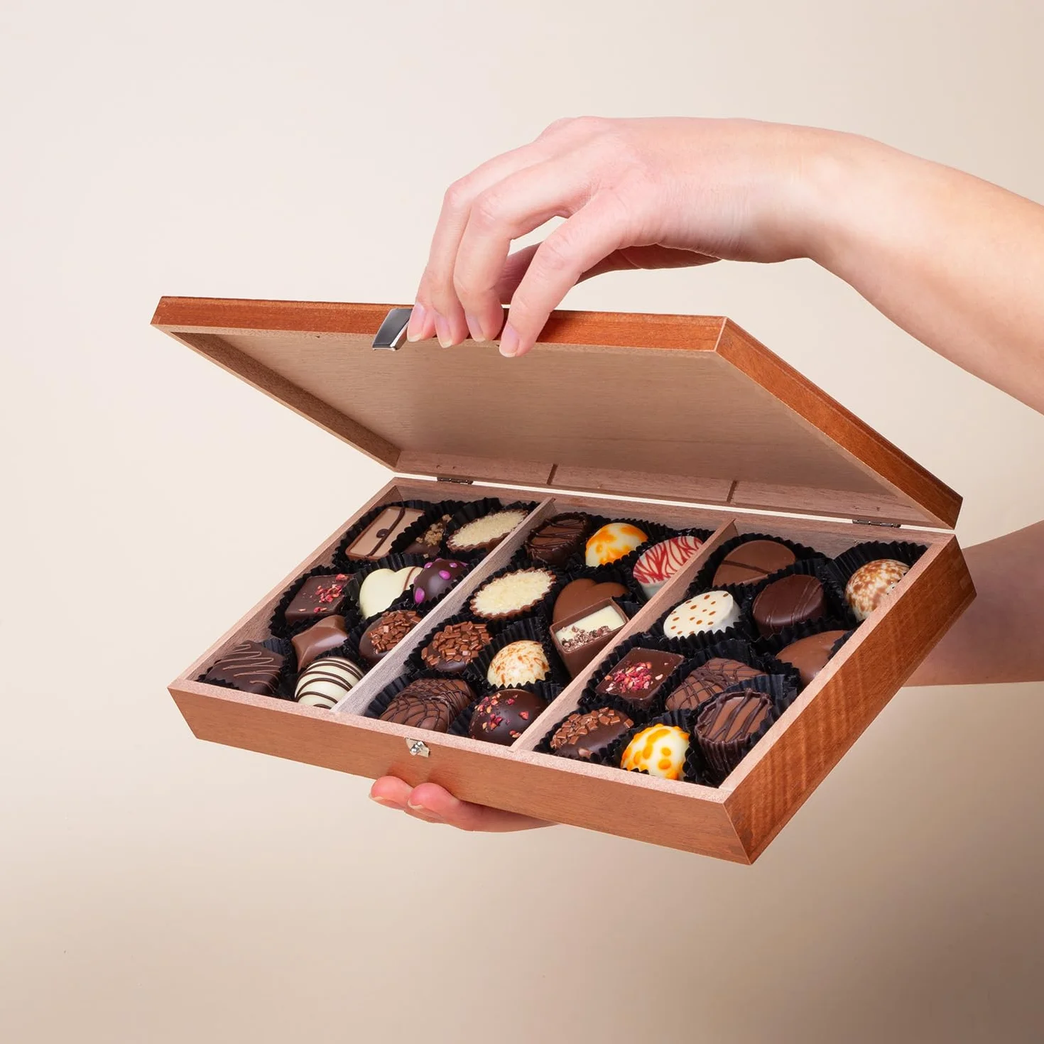 Zestaw pralinek ChocoPrestige 30 x - | czekolada | przyjęcie | prezent | dzieci | dla mężczyzn | dla kobiet | do domu | ozdoba | dekoracja | słodycze | pyszne | wykwintne | Wigilia | Wielkanoc | urodziny| imieniny | pralinki | pudełko | czekoladki