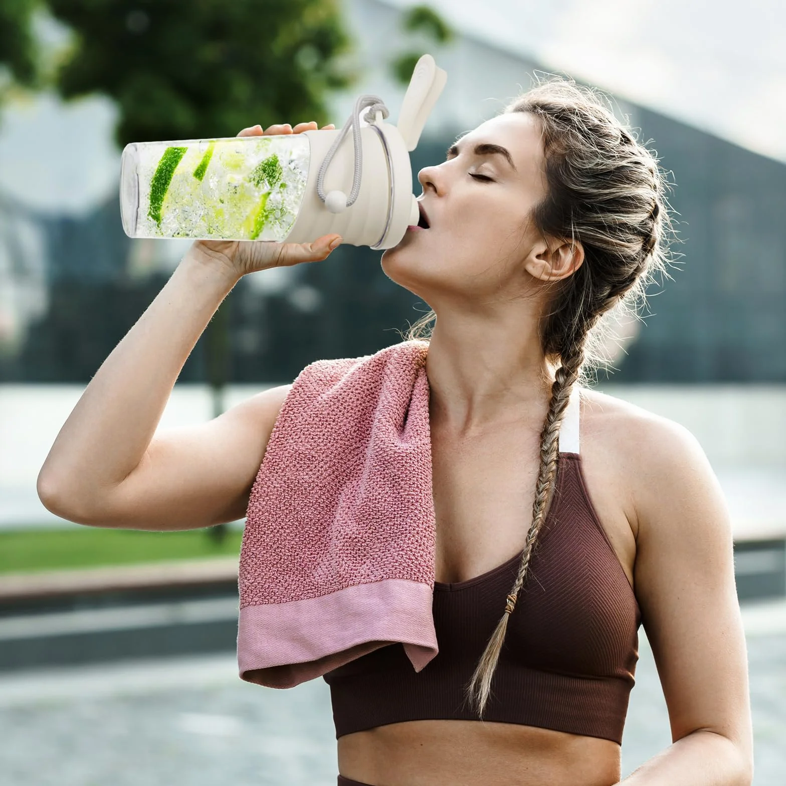OUOUMUF Shaker Premium Protein 700 ml beżowy