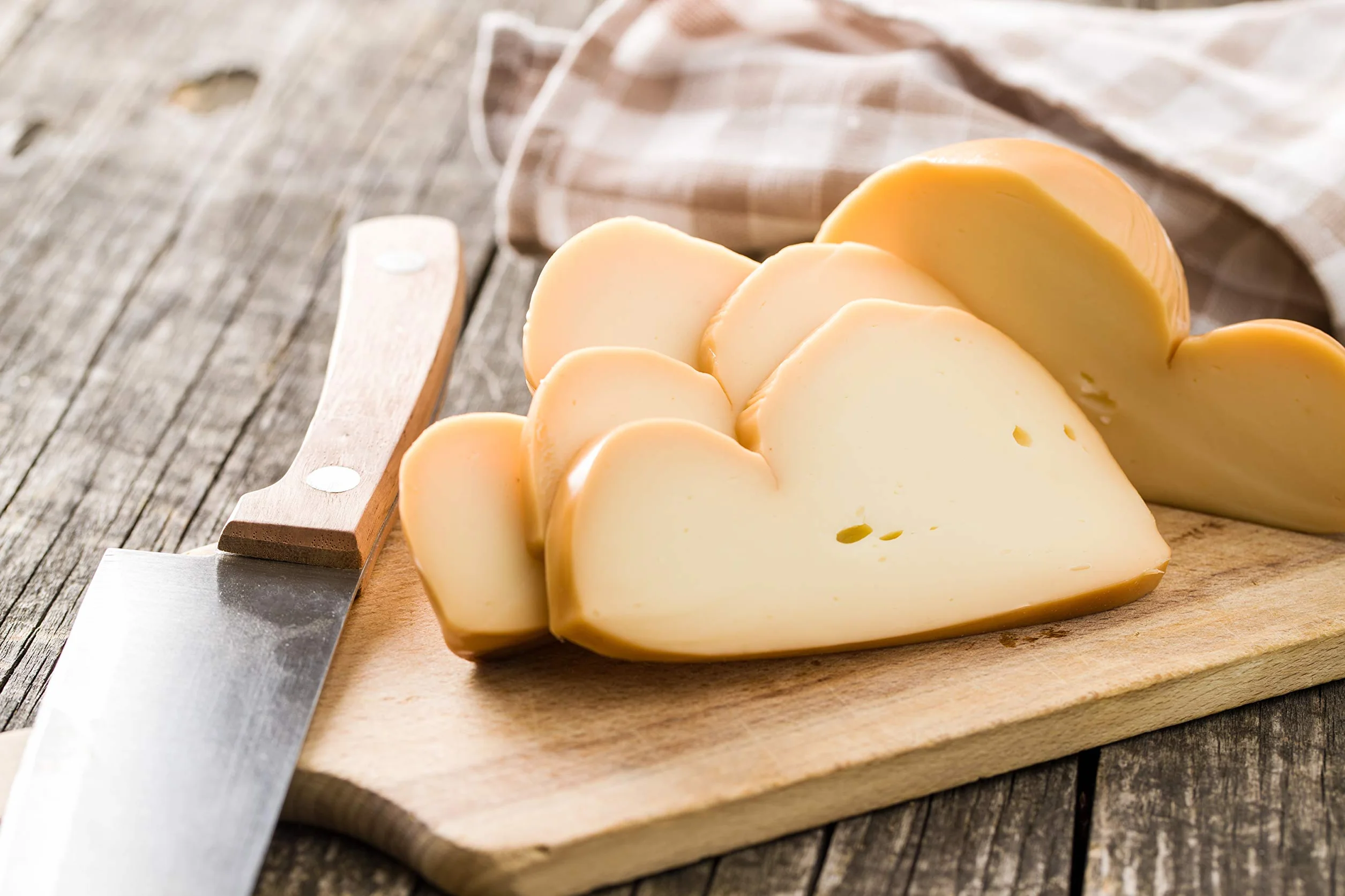 Italian cheese tasting box Smoked Provola 450g Salted Primo cheese with pepper 950g Pecorino Toscano DOP 450g Classic Caciocavallo 750g