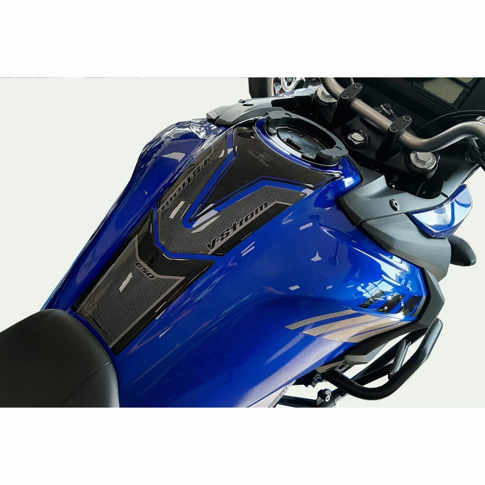 Resin Bike naklejki moto kompatybilne z Suzuki V-Strom 650 XT ABS 2020-2021 Czarny i Niebieski. Ochrona zbiornika paliwa przed uderzeniami i zadrapaniami. Samoprzylepna naklejka z ?ywicy z efektem 3D.