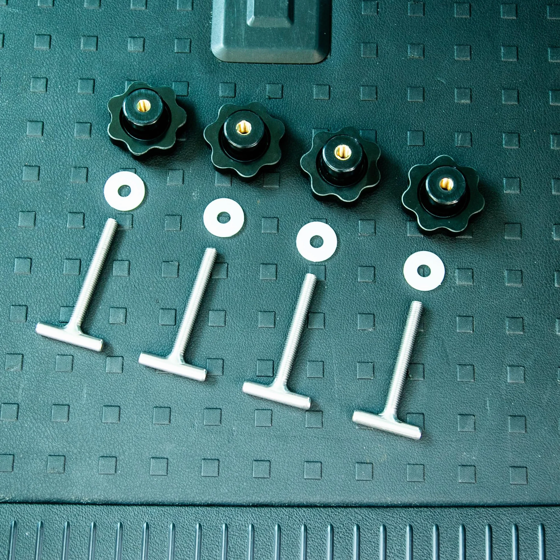 Śruby do Multiflex Board T5, T6 i T6.1 California lub VW Multivans idealne do samodzielnego montażu