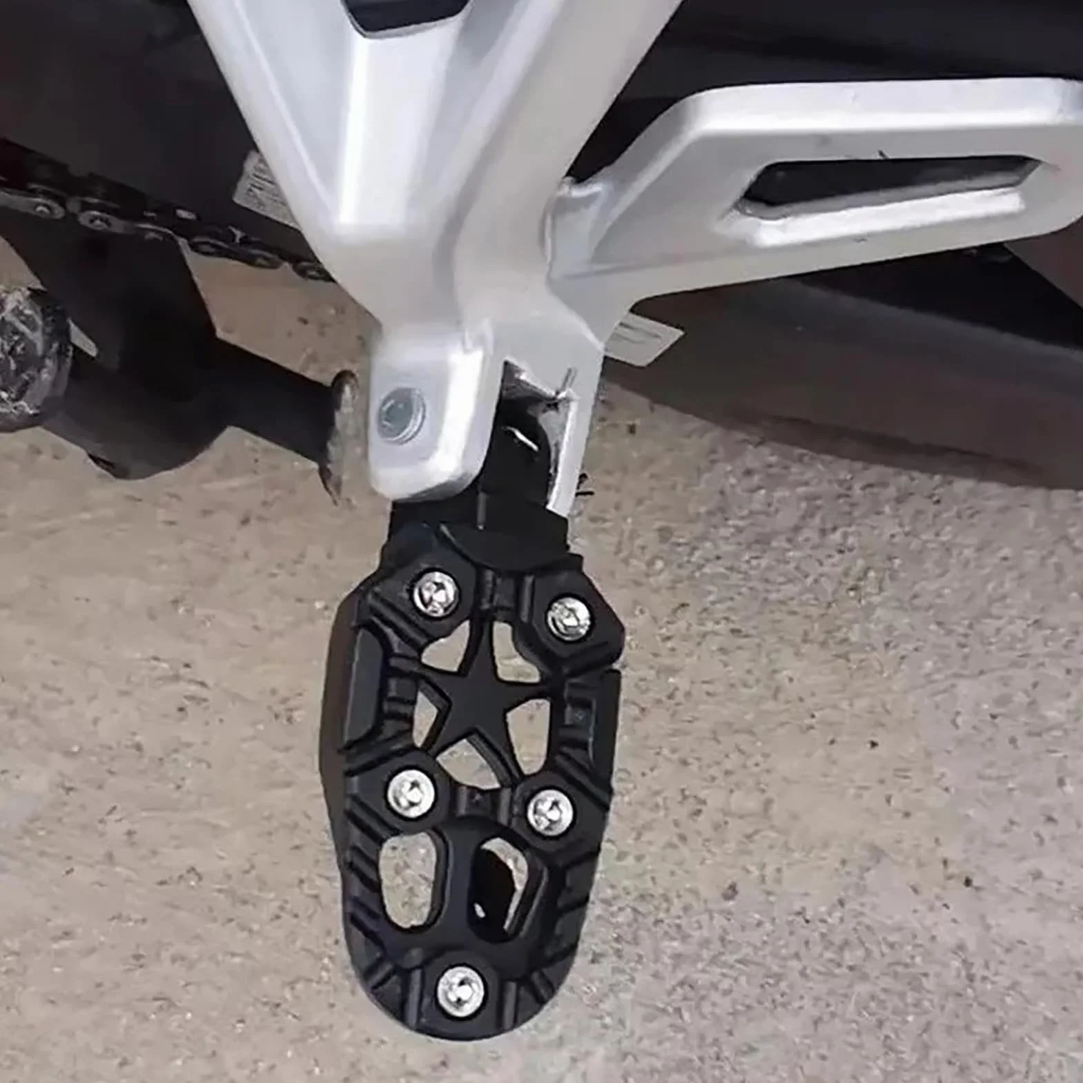 Podnó?ki do motocykli, podnó?ków motocyklowych, antypo?lizgowe tylne peda?y, cz? ?ci do sportów motorowych ze stopu aluminium, nak?adka peda?y do d?ugich podró?y motocyklowych