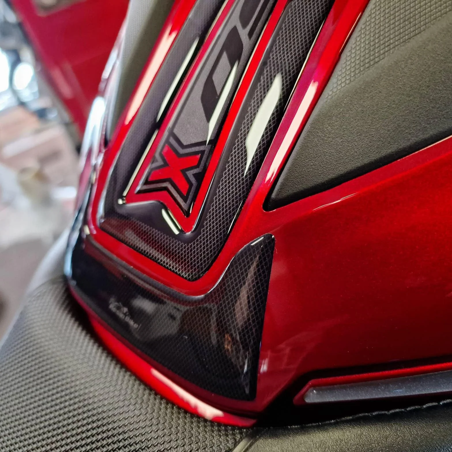 Resin Bike Naklejki Moto kompatybilne z Honda NC750X 2021-2026. Chronią Podkładka zbiornika przed uderzeniami i zadrapaniami. Naklejki żywiczne z efektem 3D - wyprodukowane we Włoszech
