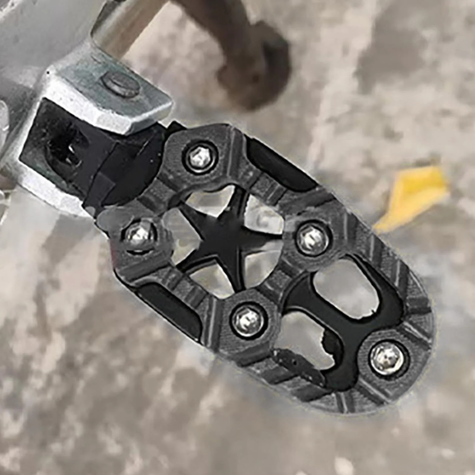 Podnó?ki do motocykli, podnó?ków motocyklowych, antypo?lizgowe tylne peda?y, cz? ?ci do sportów motorowych ze stopu aluminium, nak?adka peda?y do d?ugich podró?y motocyklowych