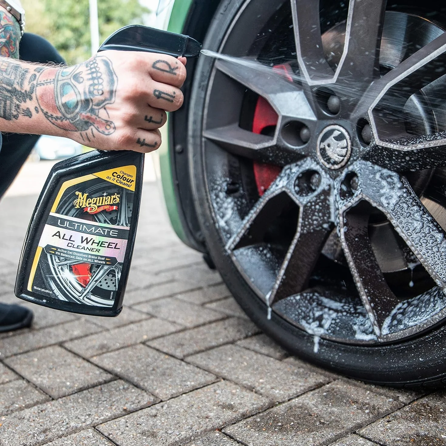 Meguiar's G180124EU Ultimate All Wheel Cleaner środek do czyszczenia felg, czyści wszystkie powierzchnie felg, usuwa kurz z hamulców i brud, neutralny pH, 709 ml