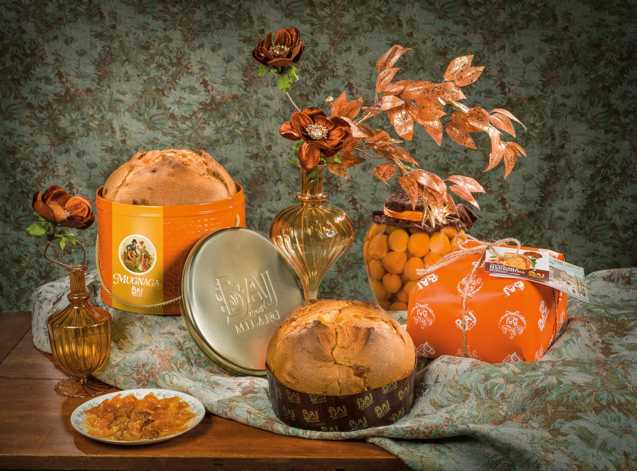 BAJ MILANO 1768 - Panettone Mugnaga Meneghina (Albicocca Milanese) - W blaszanym pudełku z historycznymi obrazami i wytłoczoną pokrywką - z historyczną broszurą